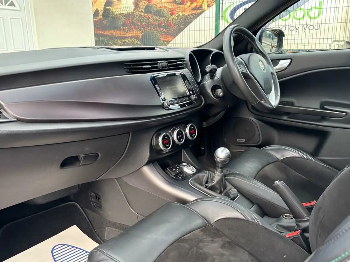 2014-alfa-romeo-giulietta-14-sportiva-nav-big-29