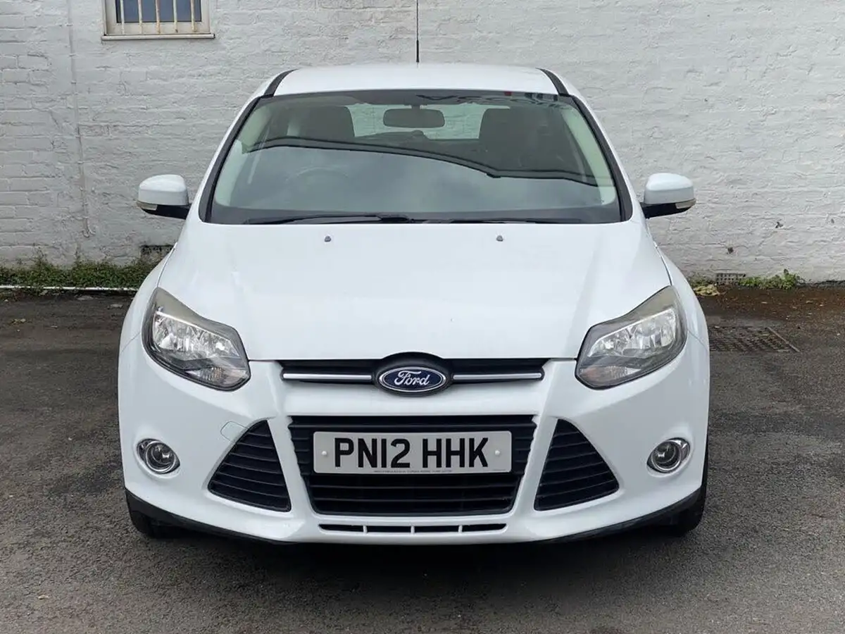 2012-ford-focus-16-zetec-ti-vct-125ps-hatchback-big-2