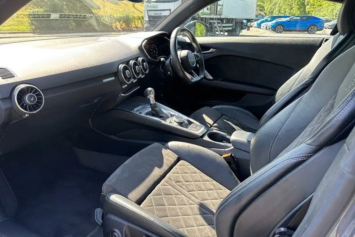 2020-audi-tt-coupe-20-40-tfsi-s-line-big-17