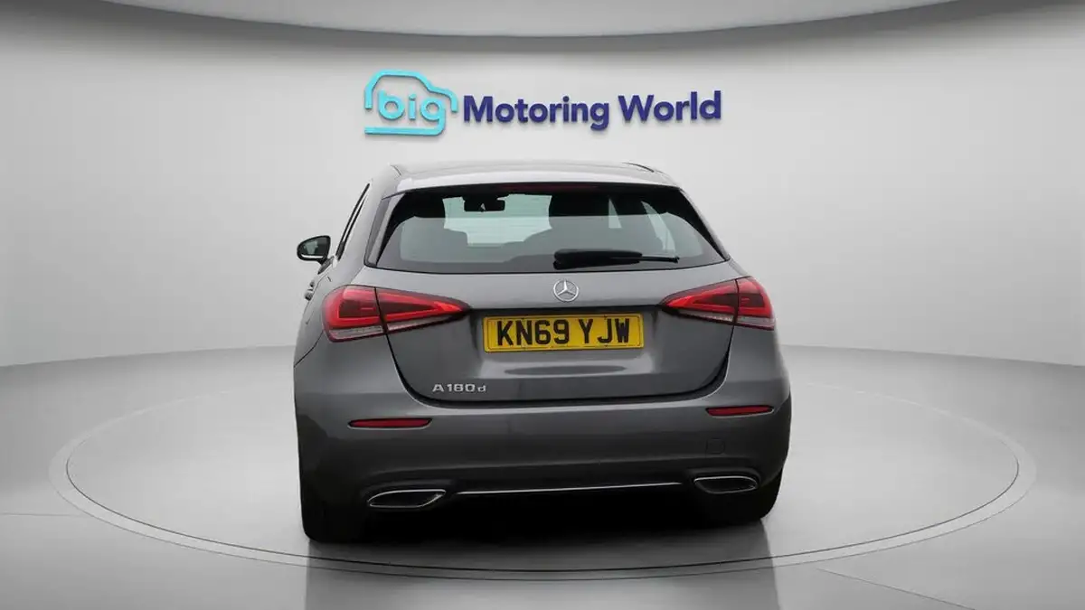 2019-mercedes-benz-a-class-15d-a180d-sport-hatchback-5d-7g-dct-big-6