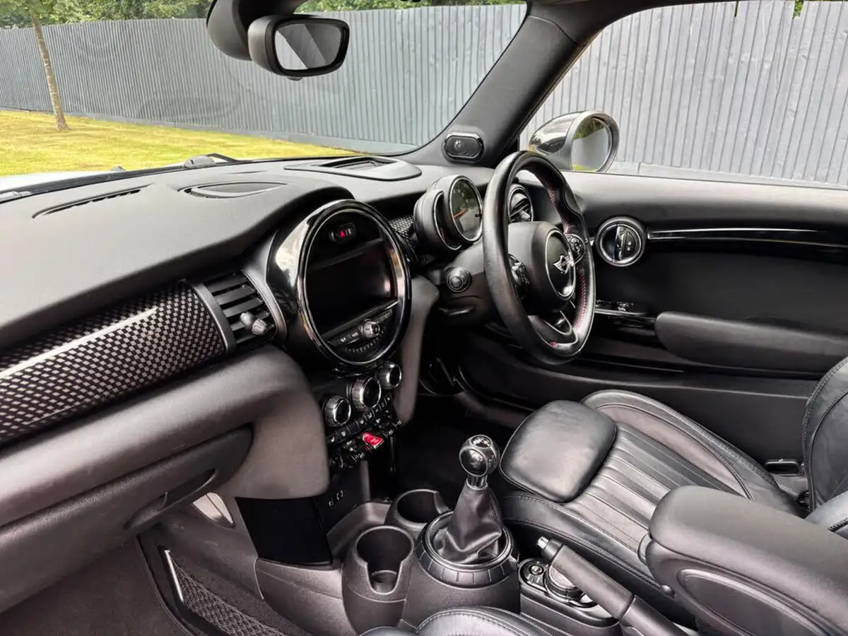 2017-mini-cooper-20-cooper-s-chili-ss-hatchback-3d-big-35