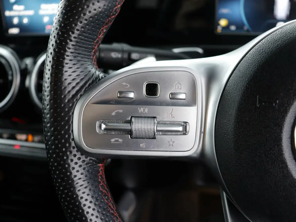 2021-mercedes-benz-glb-class-13-glb200-amg-line-7g-tronic-big-29