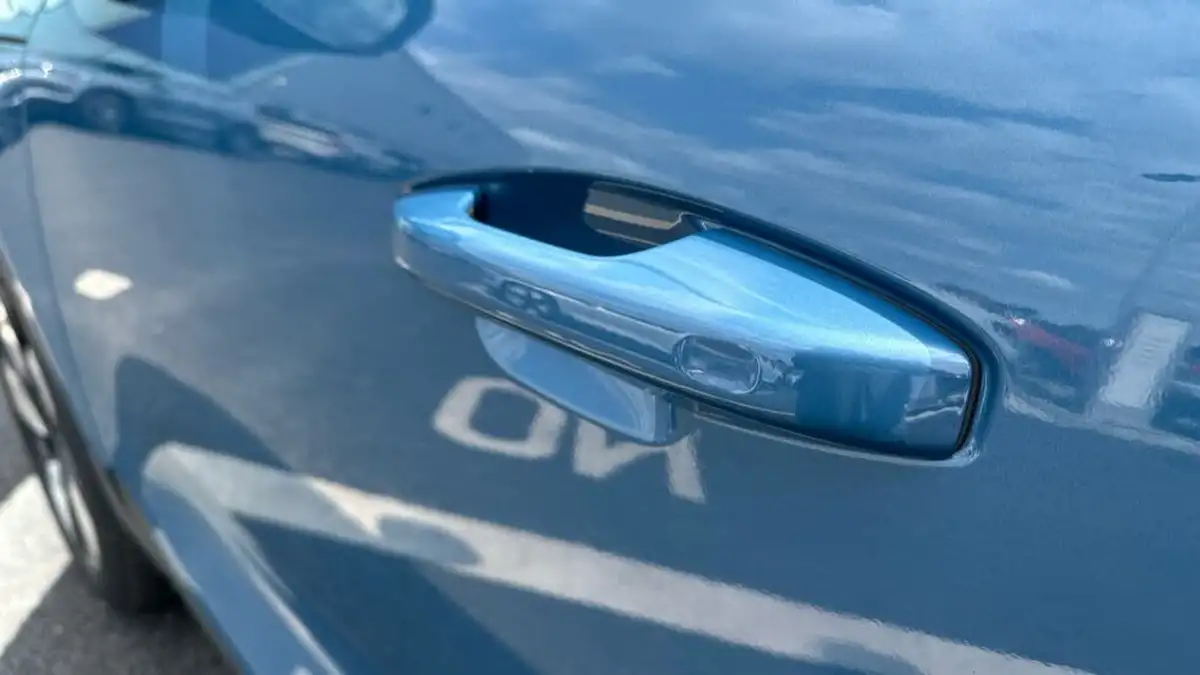 2022-volvo-c40-e-twin-recharge-pro-big-18