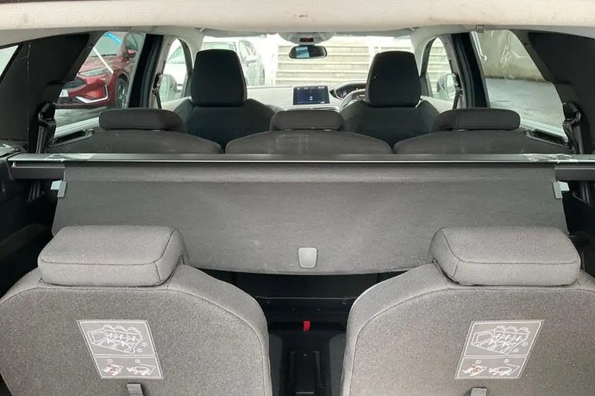 2022-peugeot-5008-suv-15-bluehdi-active-premium-big-35