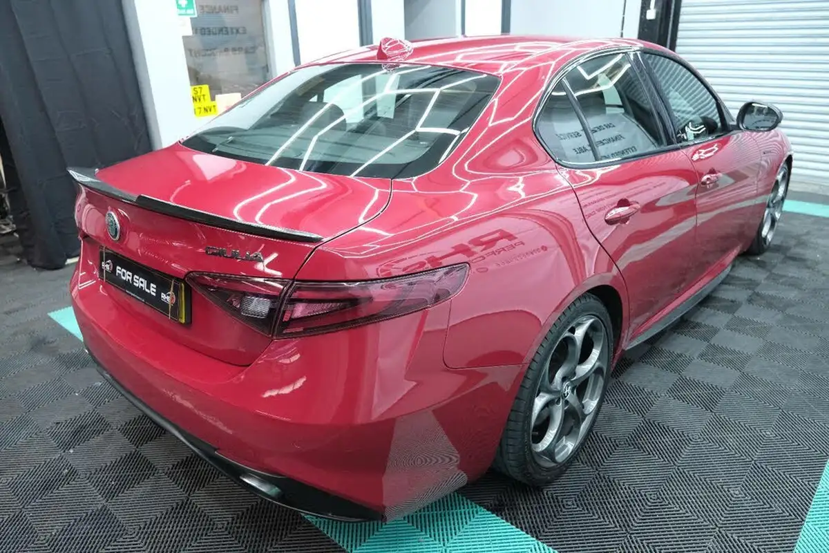 2017-alfa-romeo-giulia-20-veloce-big-16