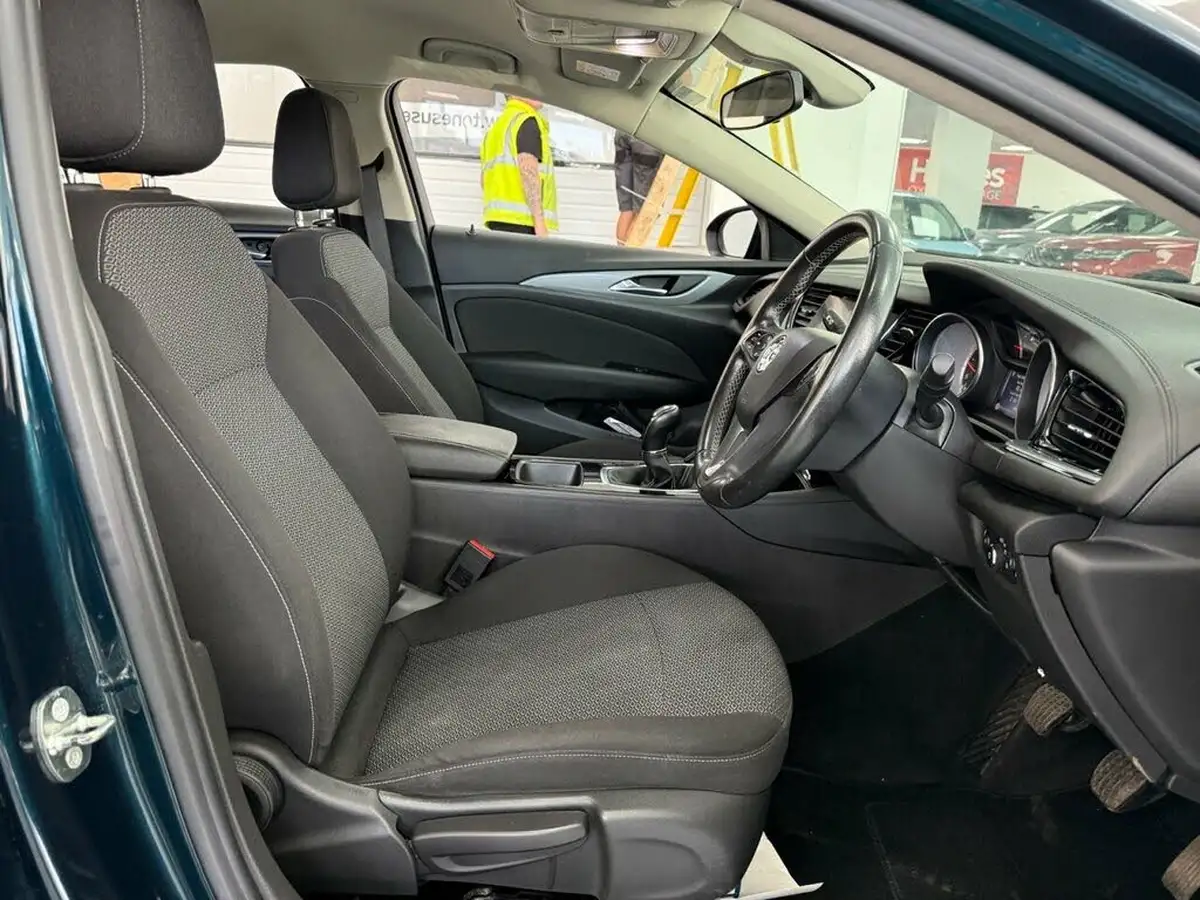 2017-vauxhall-insignia-grand-sport-16td-design-136ps-ecotec-big-22