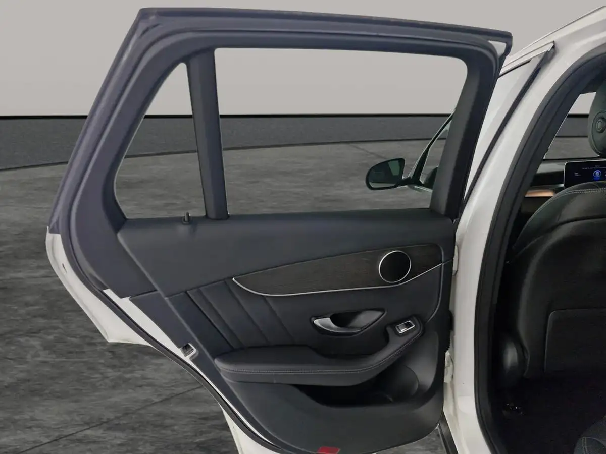 2020-mercedes-benz-glc-class-20d-glc220d-amg-line-station-wagon-5d-4matic-plus-big-16