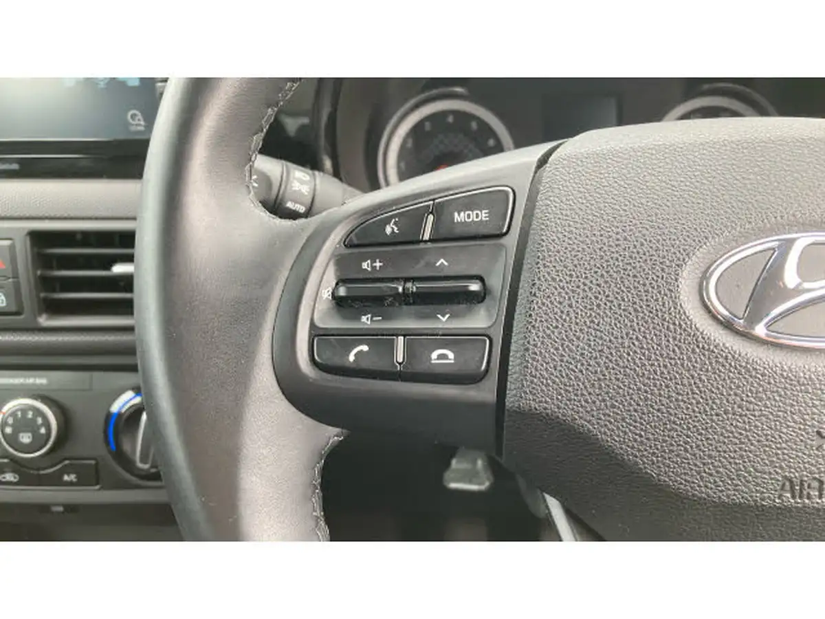 2021-hyundai-i10-12-se-connect-big-21