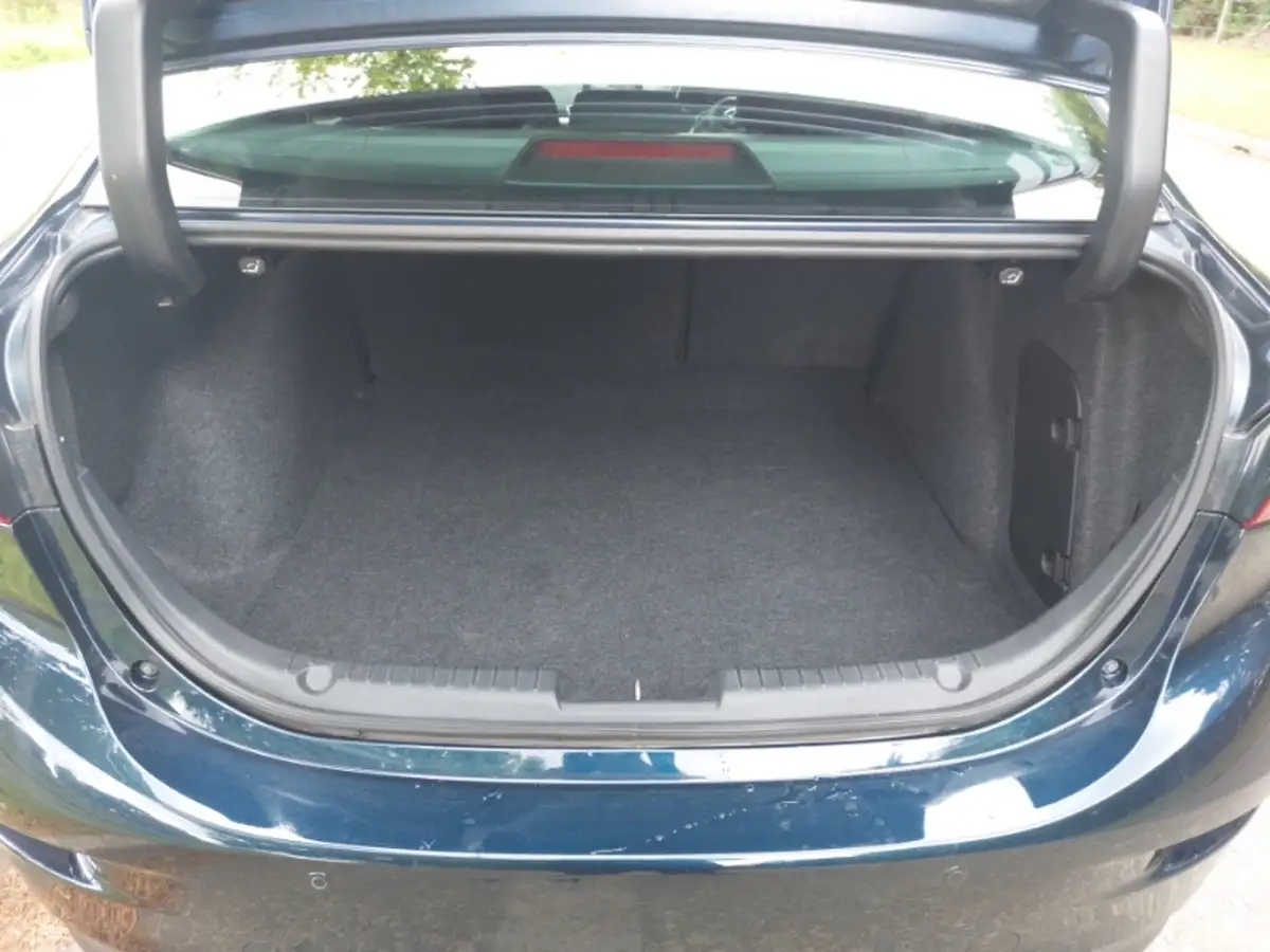 2018-mazda-mazda3-20-se-l-nav-fastback-4d-big-7