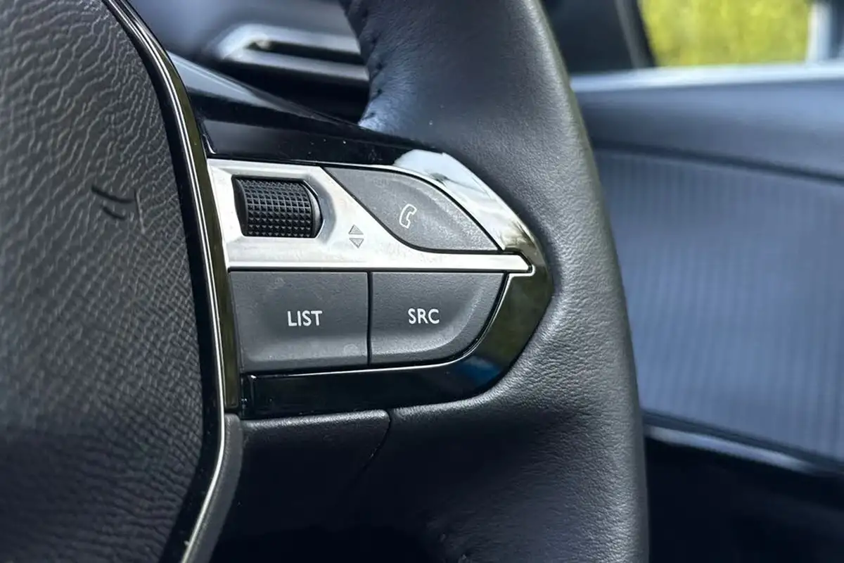 2024-peugeot-208-12-puretech-allure-big-35