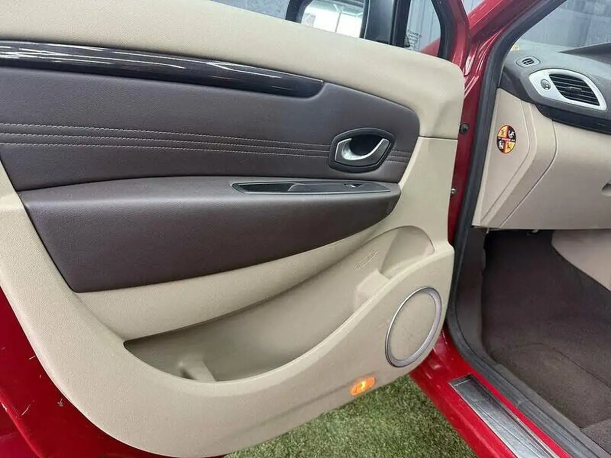 2010-renault-scenic-15td-privilege-tom-tom-big-9