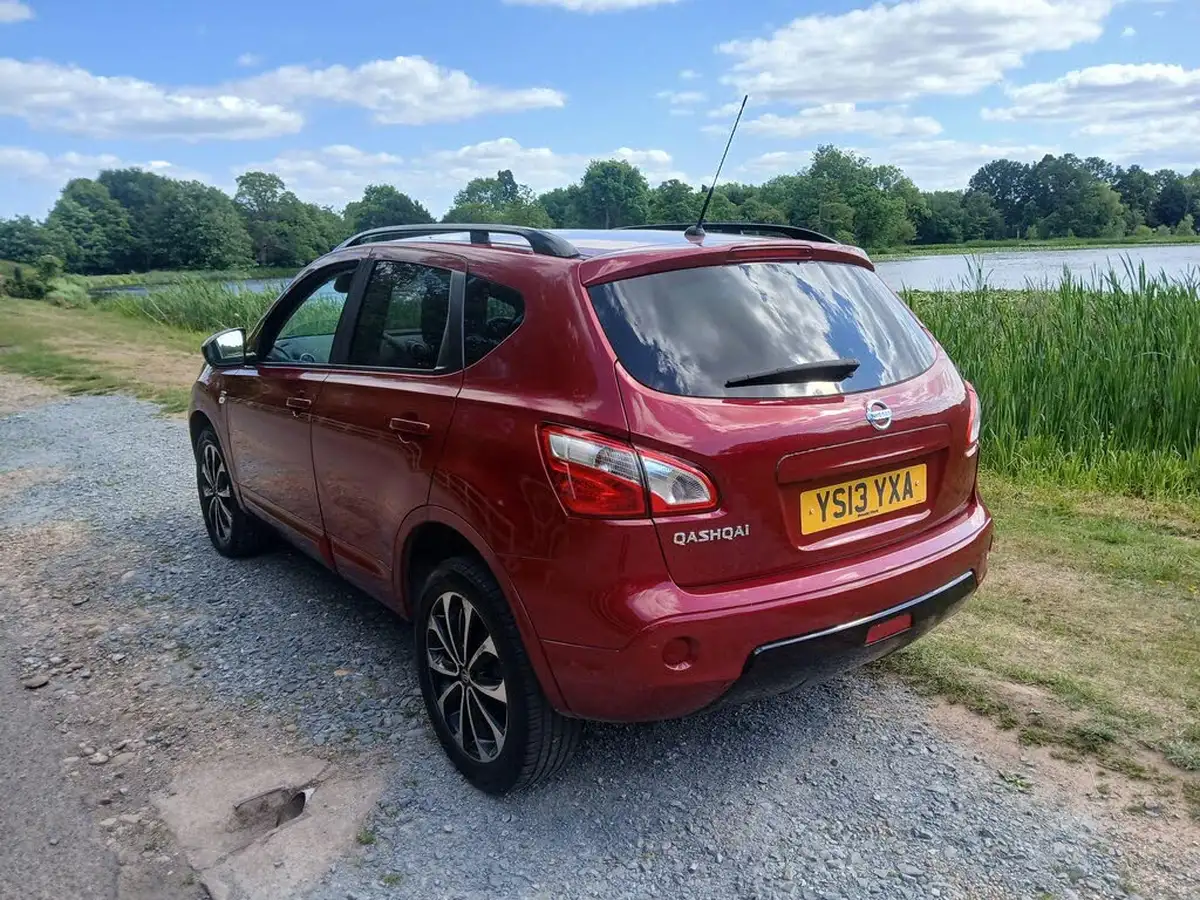 2013-nissan-qashqai-15td-360-big-9
