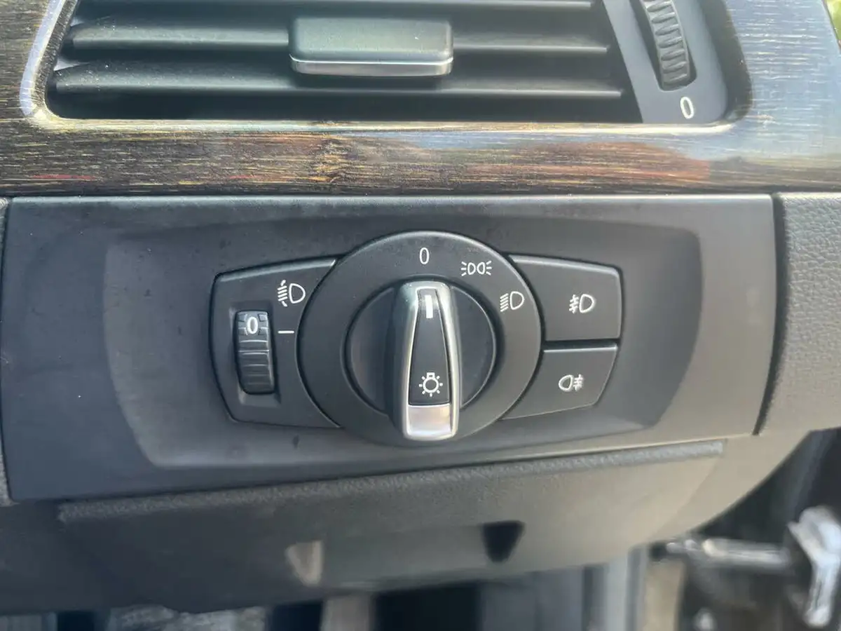 2010-bmw-3-series-20-318i-exclusive-edition-saloon-4d-auto-big-30