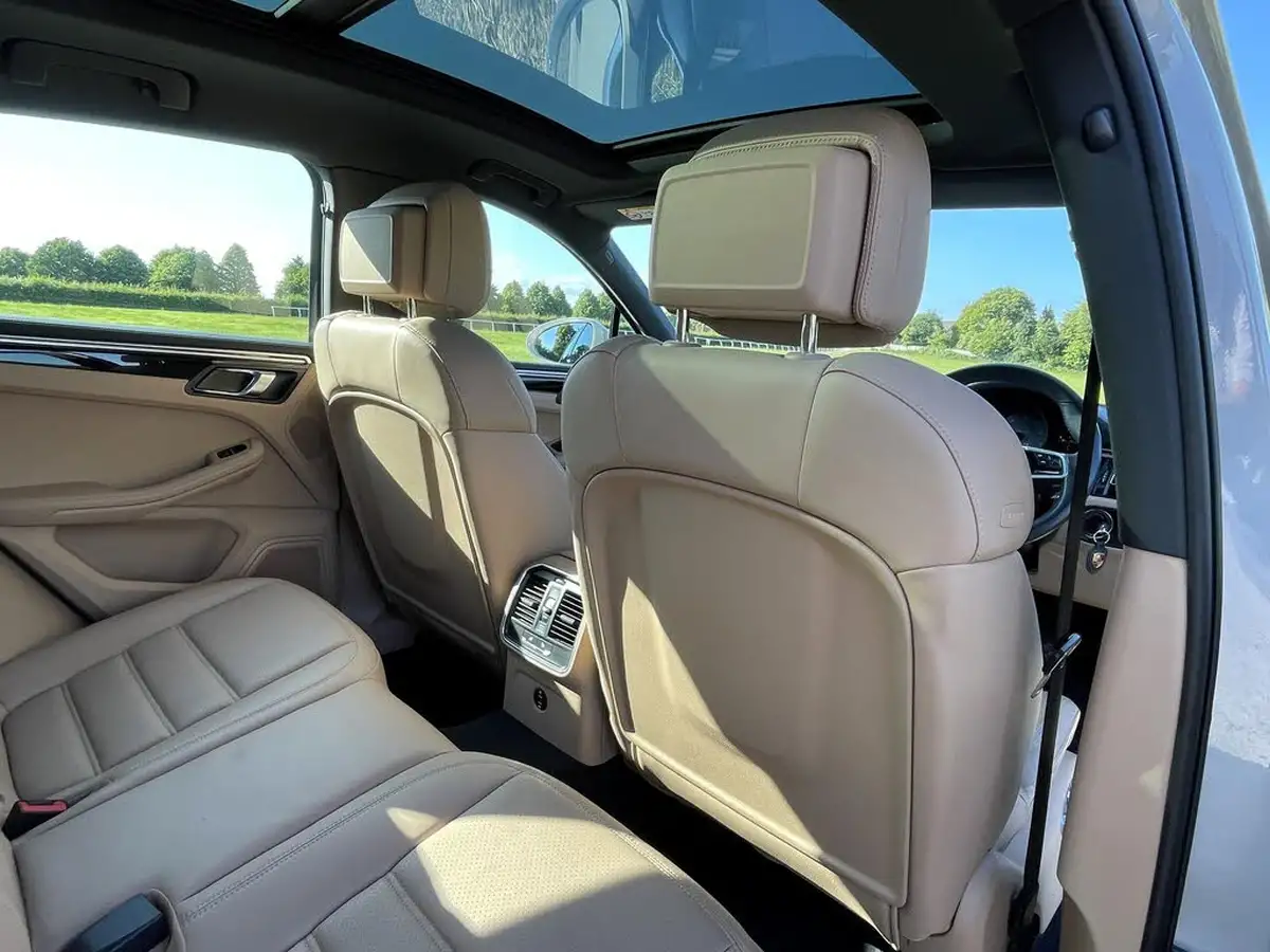 2021-porsche-macan-30-s-big-21