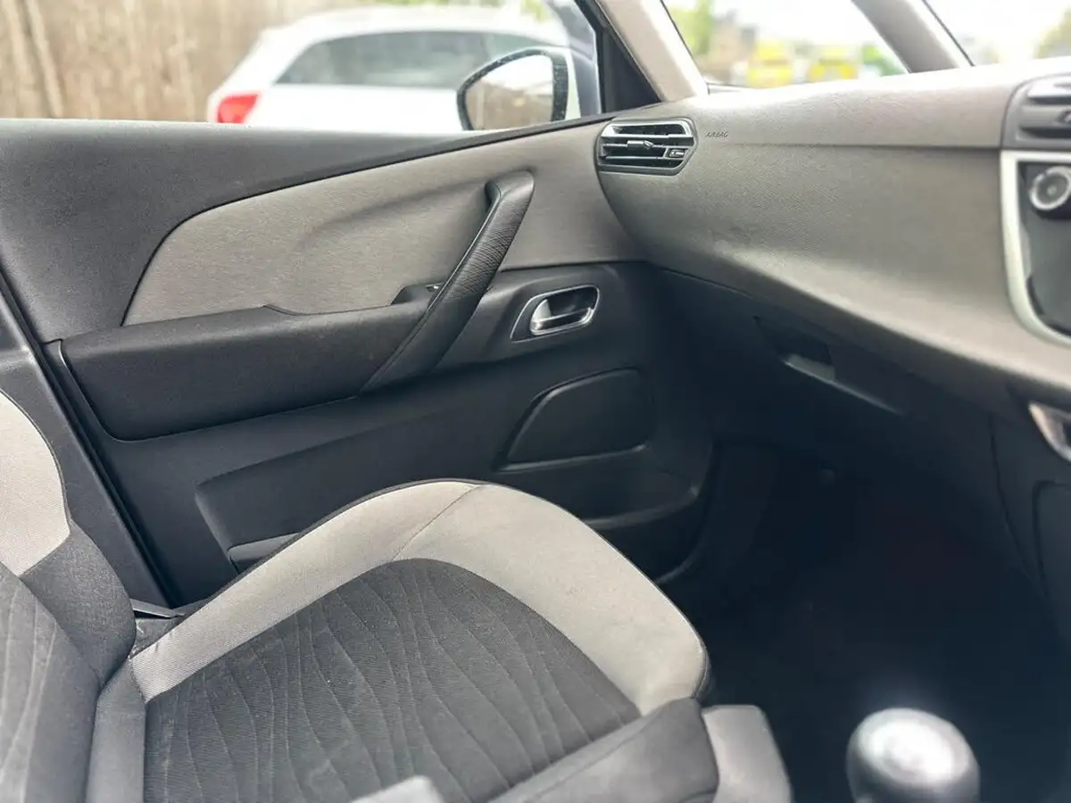 2014-citroen-c4-picasso-16e-hdi-exclusive-big-13