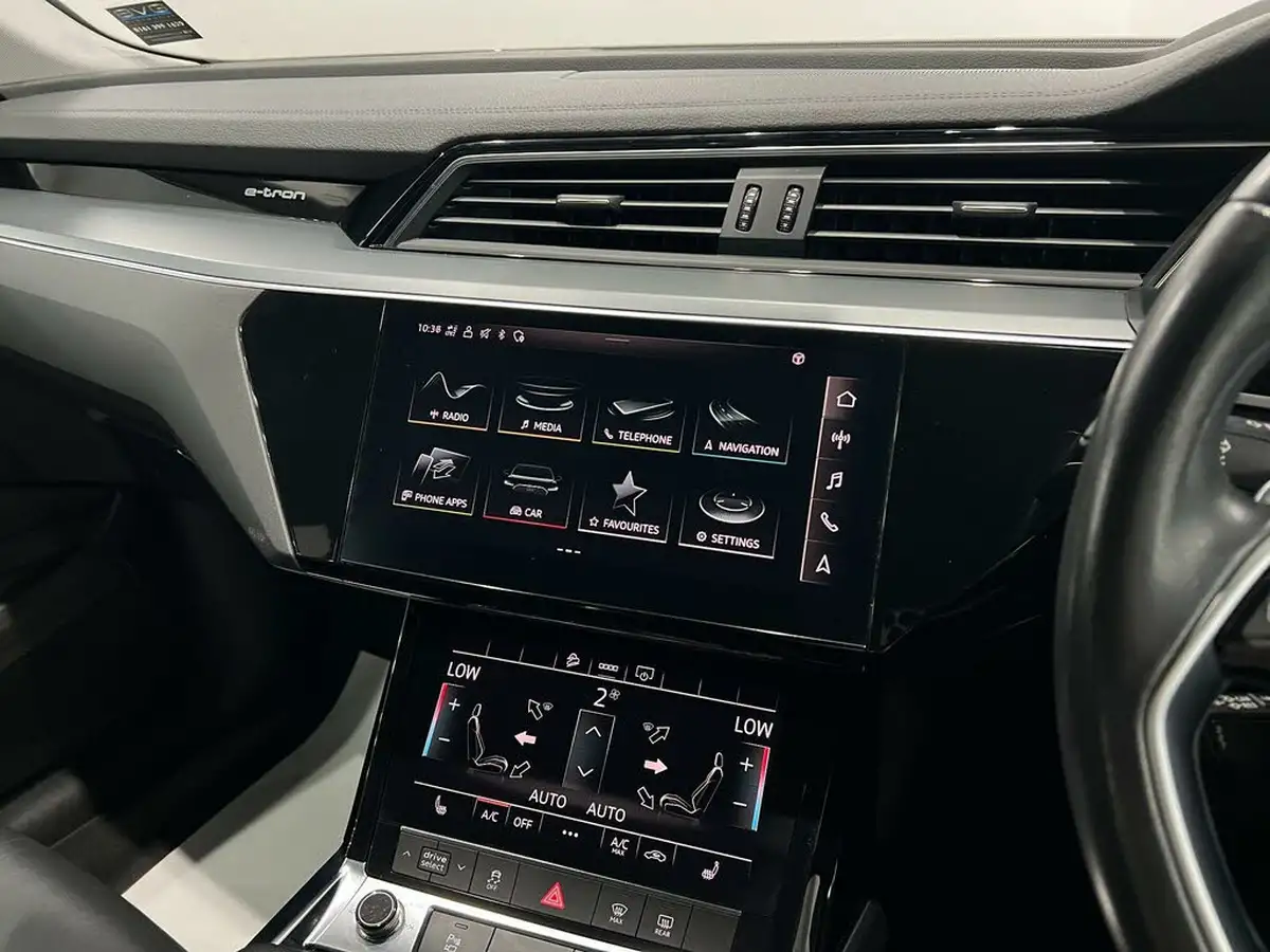 2021-audi-e-tron-50e-technik-station-wagon-big-39