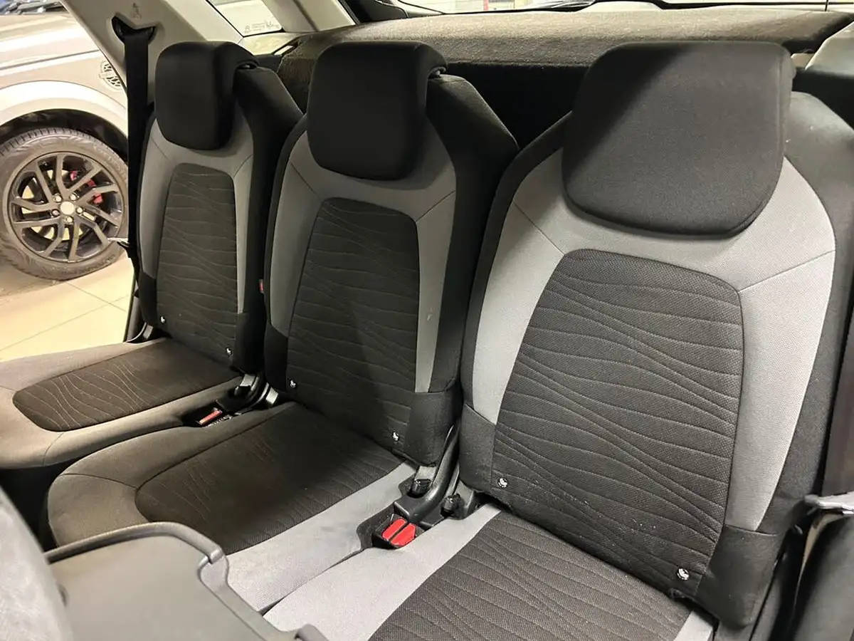2015-citroen-c4-picasso-16bluehdi-vtr-100ps-big-24