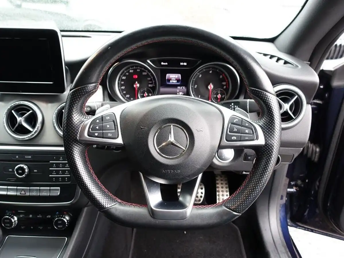 2018-mercedes-benz-cla-21d-cla-220-amg-line-coupe-4d-big-25