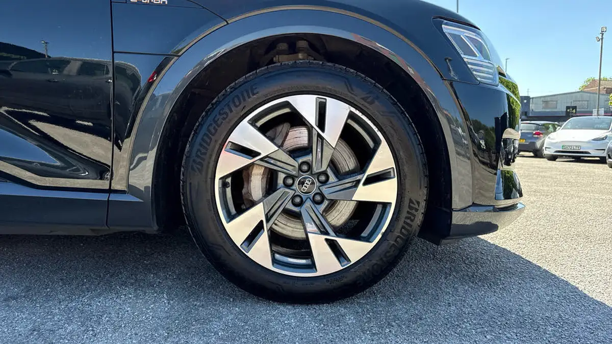 2021-audi-e-tron-55e-sport-station-wagon-big-19