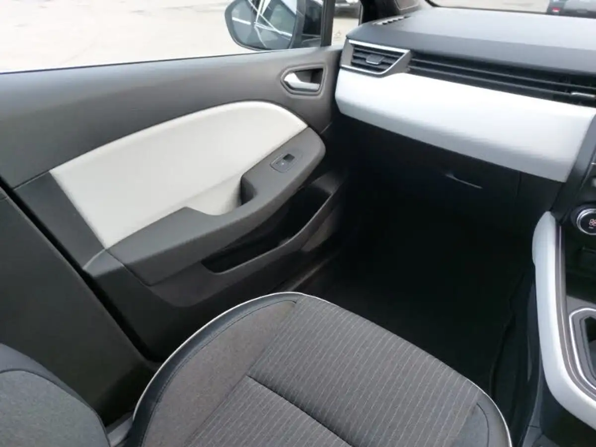 2023-renault-clio-16-techno-big-9