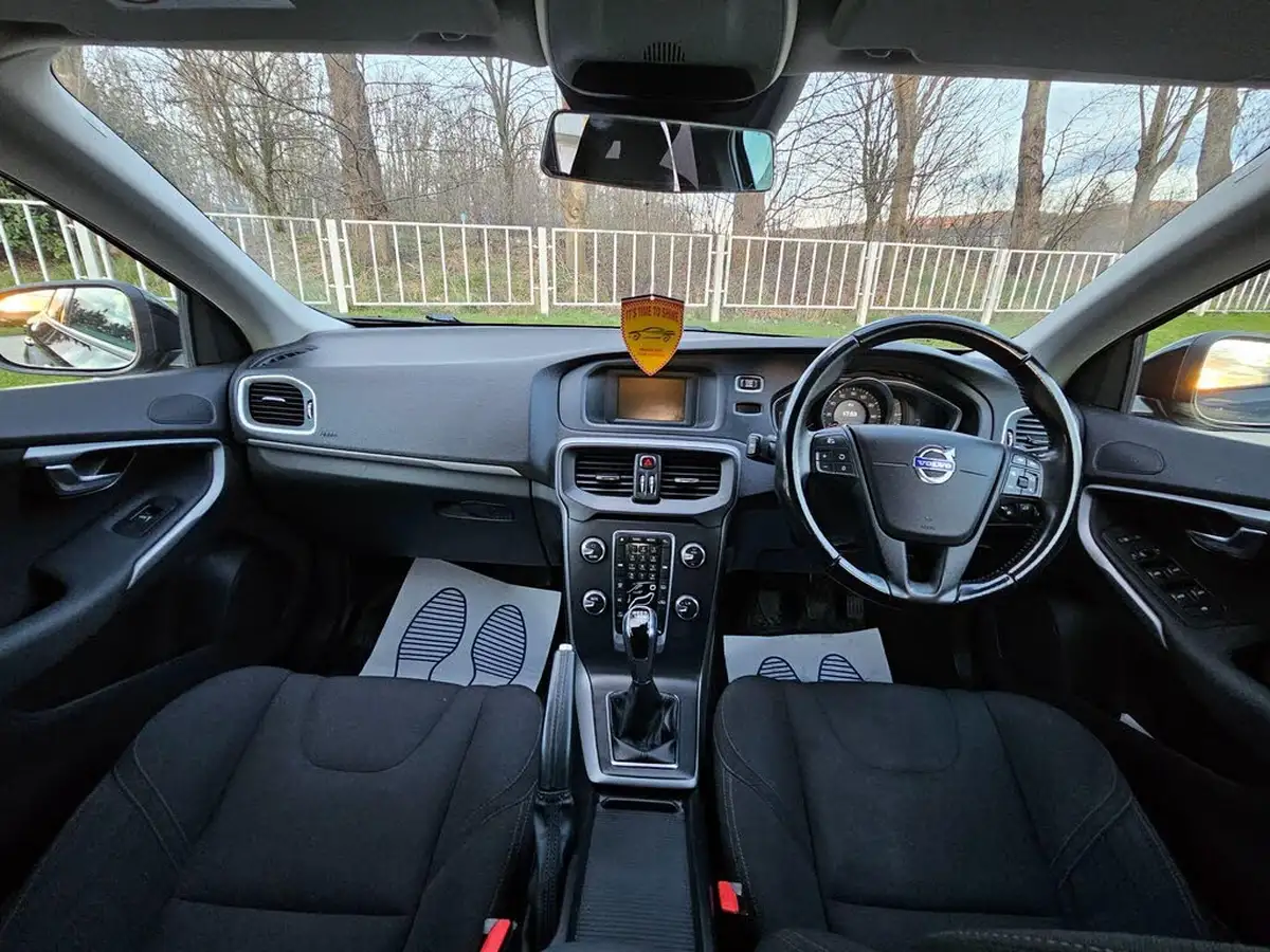 2015-volvo-v40-16td-d2-es-big-32
