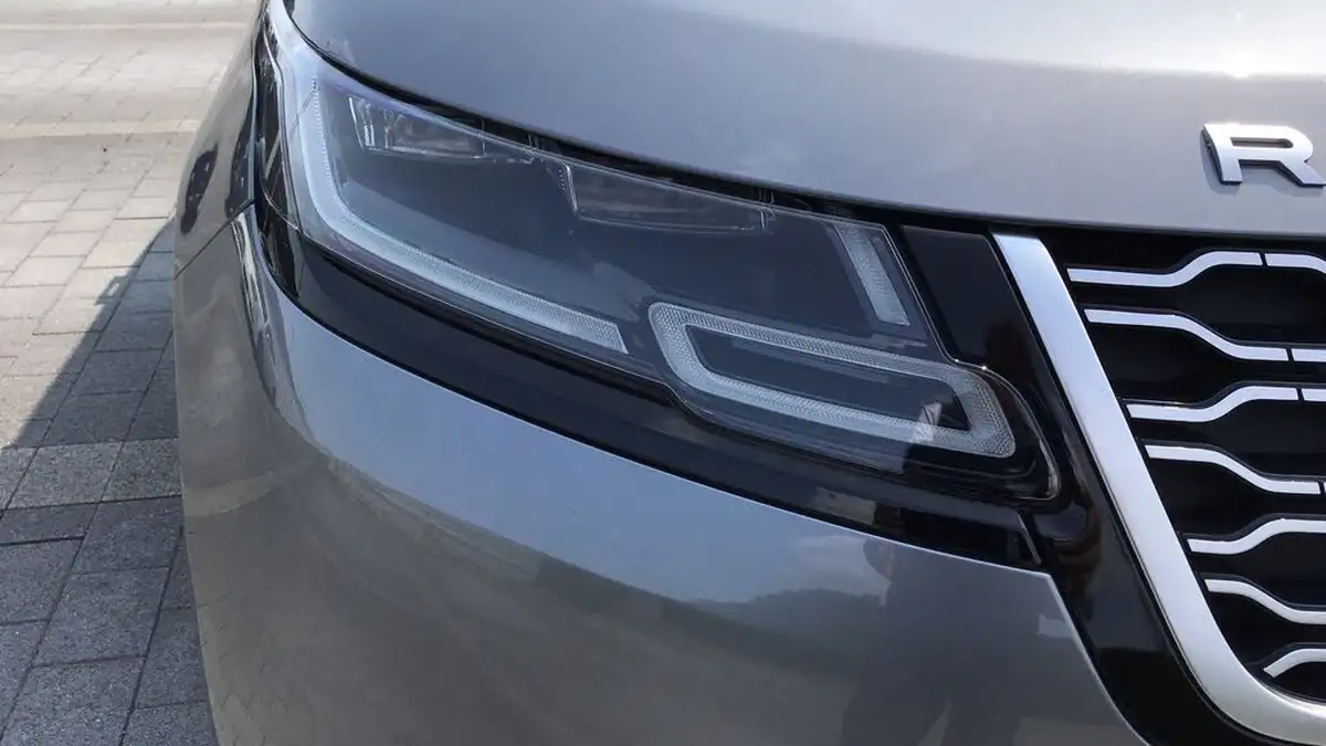 2022-land-rover-range-rover-velar-20-p400e-se-big-16