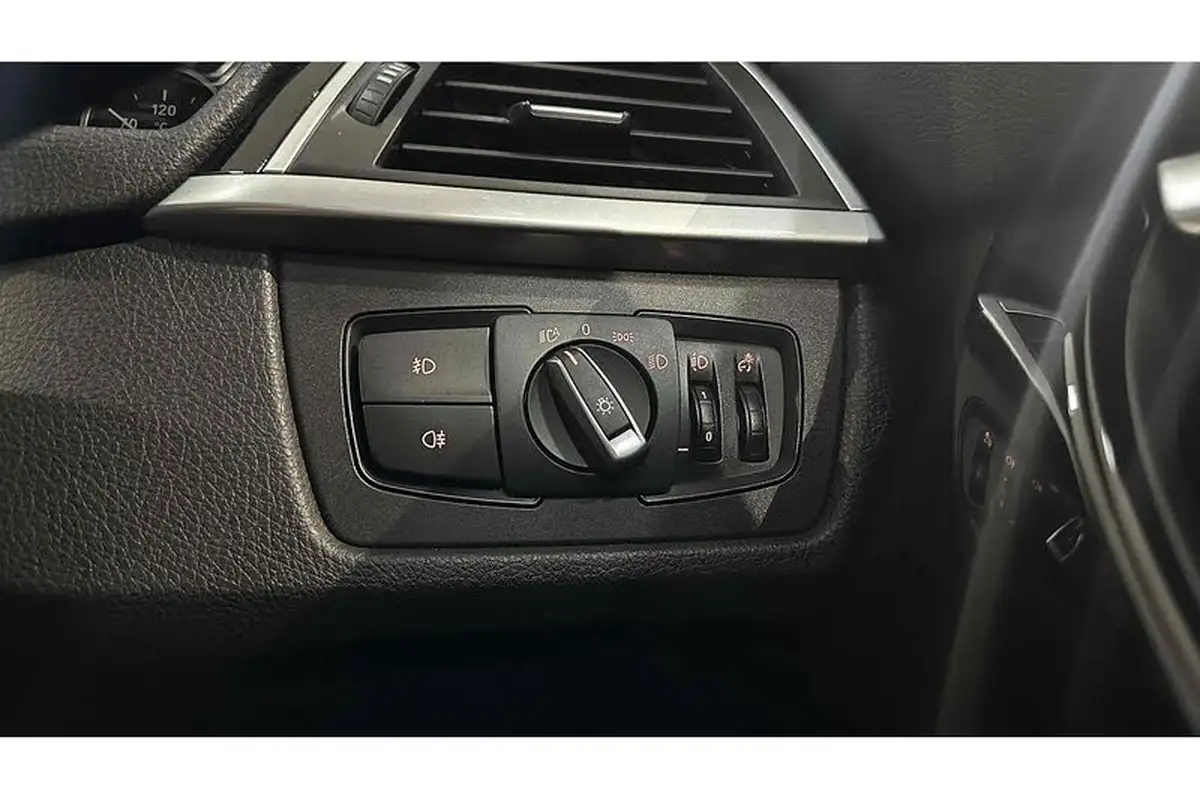 2018-bmw-3-series-20-320i-sport-saloon-4d-auto-big-25
