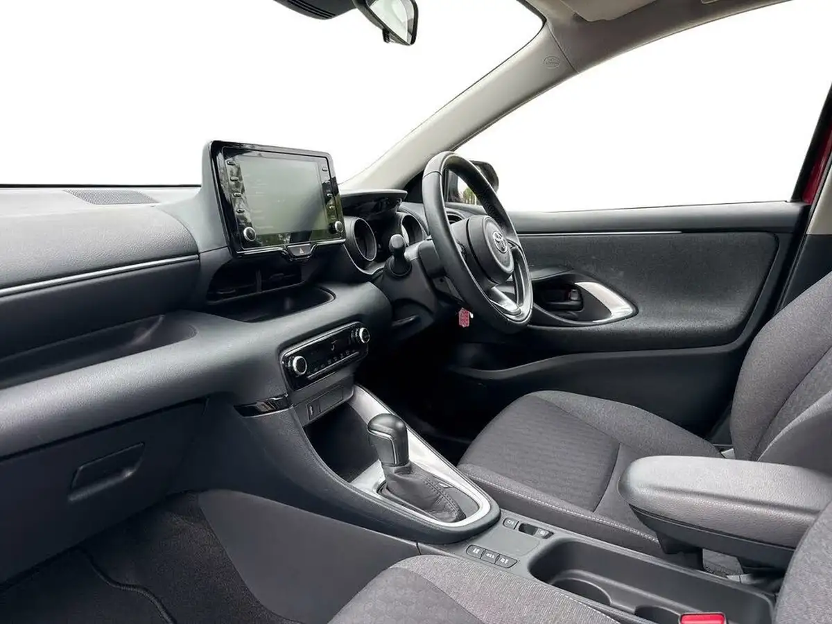 2021-toyota-yaris-15-vvt-i-design-big-14