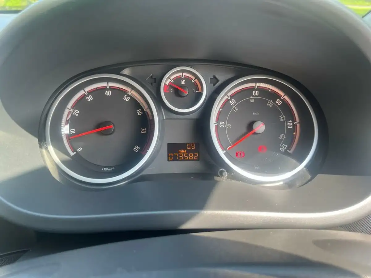 2008-vauxhall-corsa-12-sxi-3d-big-24