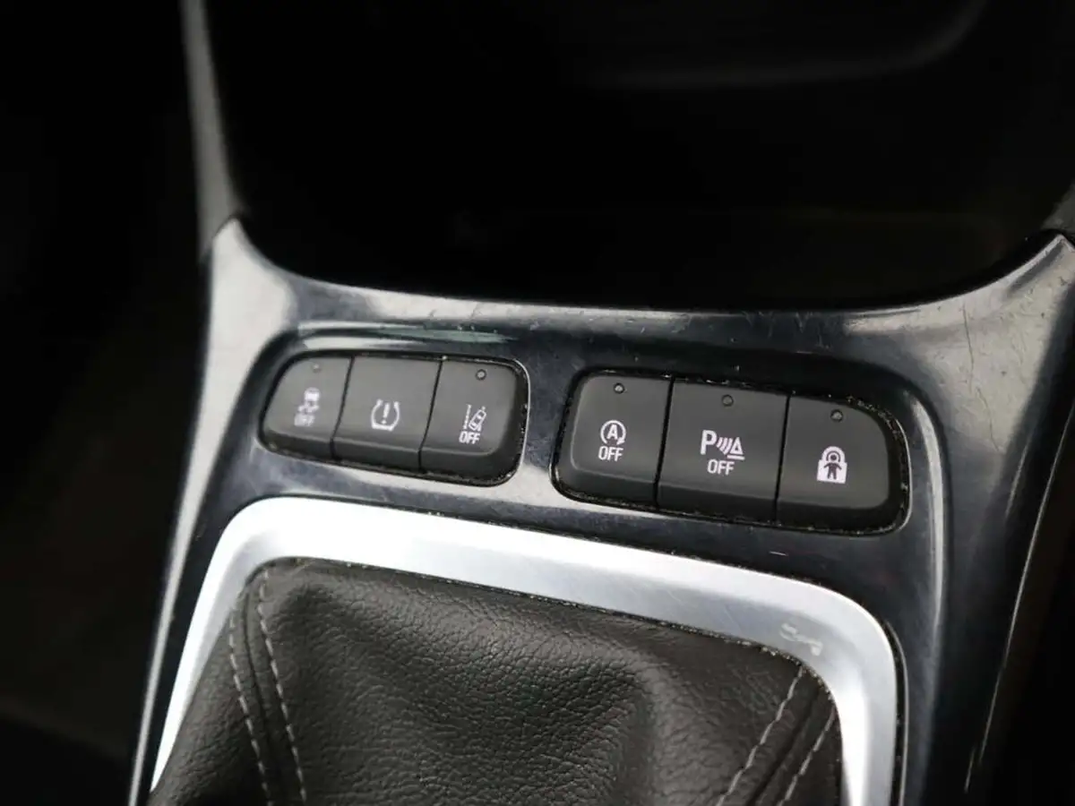 2022-vauxhall-crossland-12-elite-edition-130ps-big-28