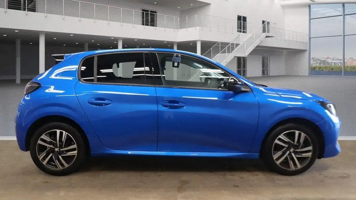 2023-peugeot-208-12-puretech-allure-premium-130ps-eat8-big-10