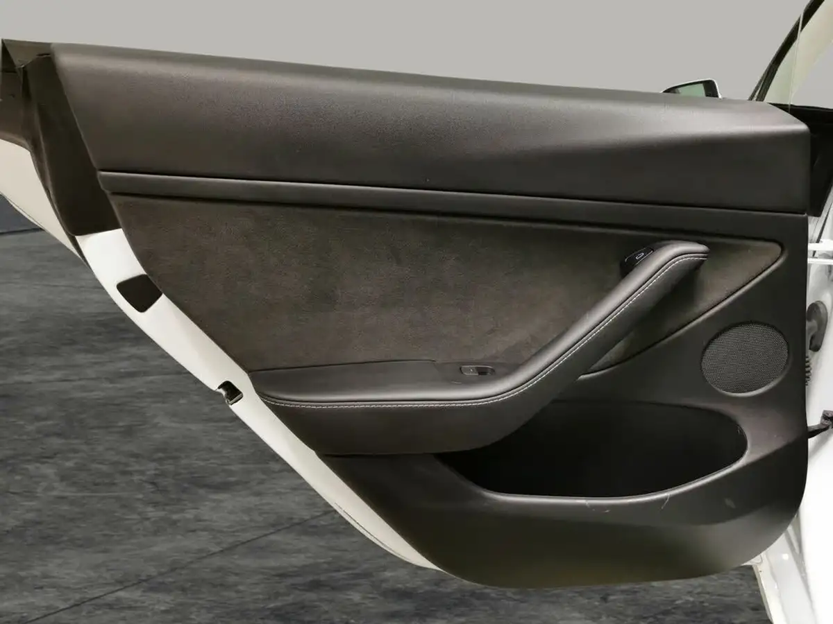 2021-tesla-model-3-e-long-range-awd-big-35