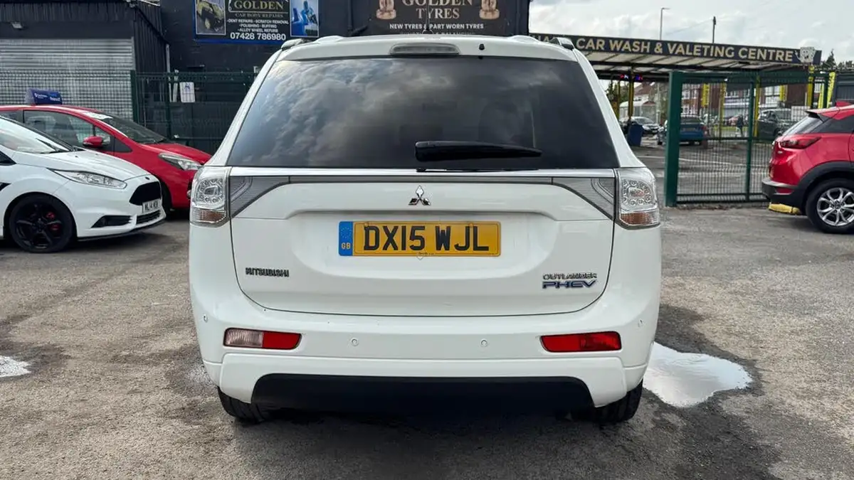 2015-mitsubishi-outlander-20-gx3h-phev-5st-big-4