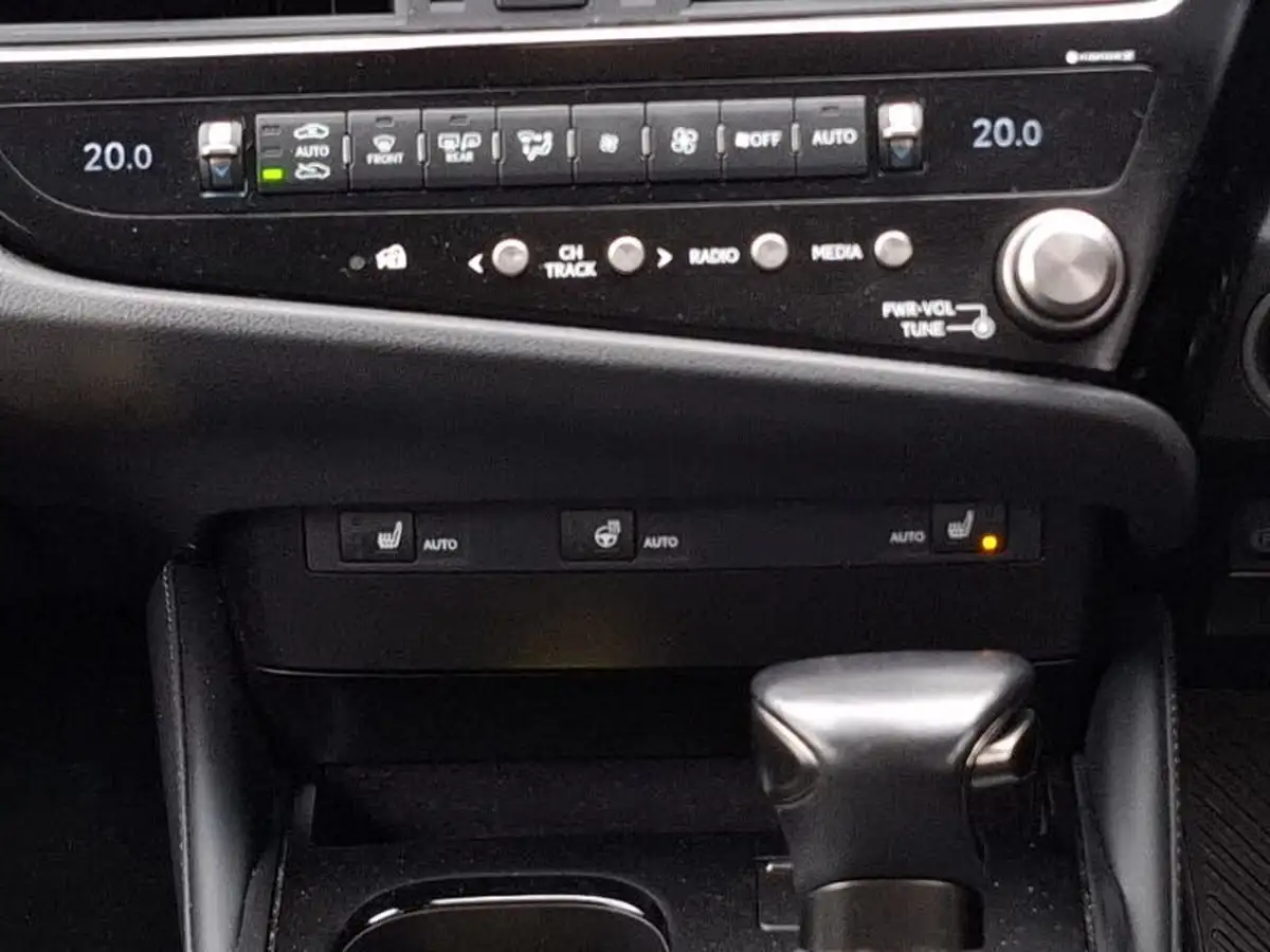 2021-lexus-es-300h-25-es-215bhp-big-10