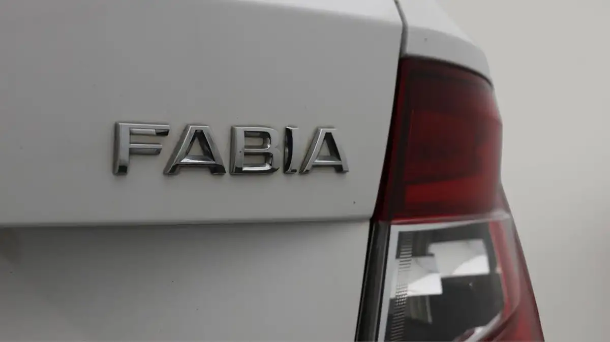 2019-skoda-fabia-10-tsi-monte-carlo-95ps-estate-big-21
