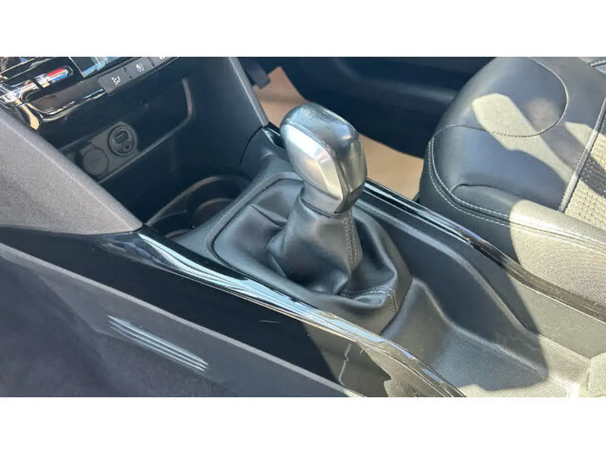 2016-peugeot-2008-suv-12-puretech-allure-82bhp-big-12
