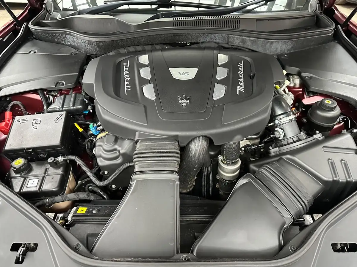 2017-maserati-levante-30td-4x4-no-trim-big-30