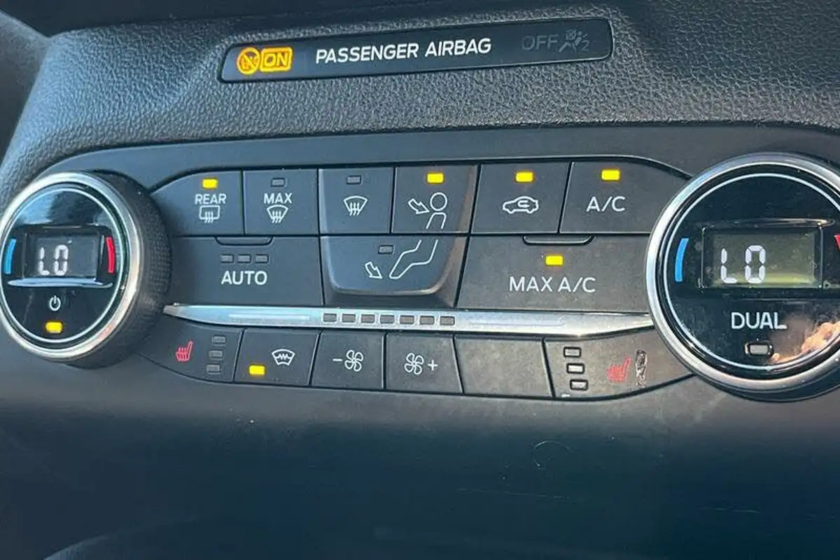 2018-ford-focus-10t-st-line-x-125ps-hatchback-big-27