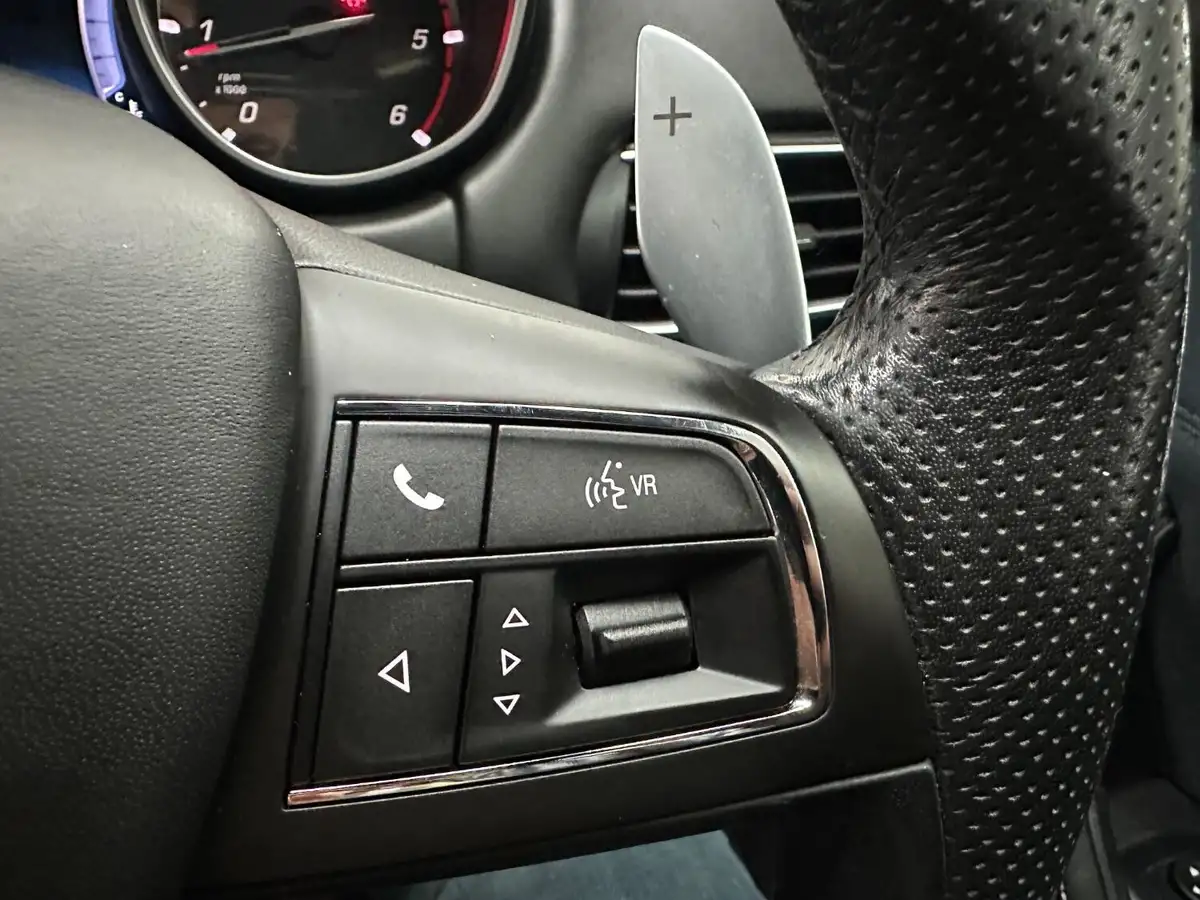 2017-maserati-levante-30td-4x4-no-trim-big-58