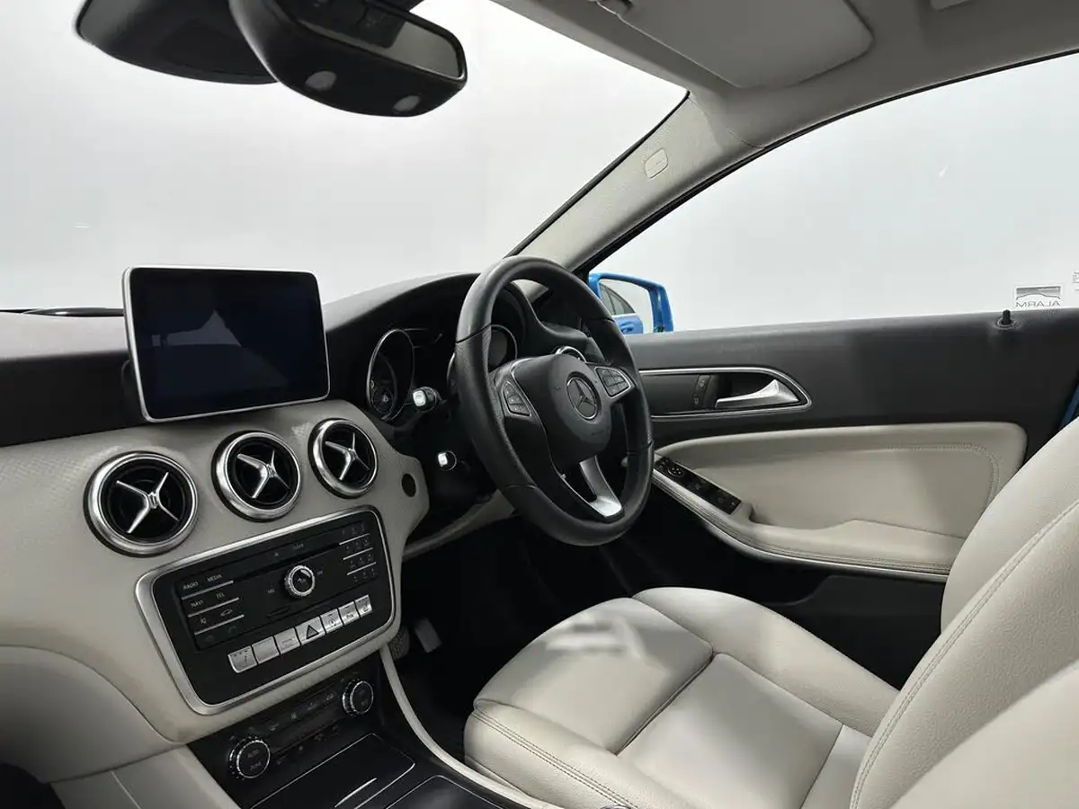 2016-mercedes-benz-a-class-21d-a200d-sport-premiumss-7g-dct-big-29