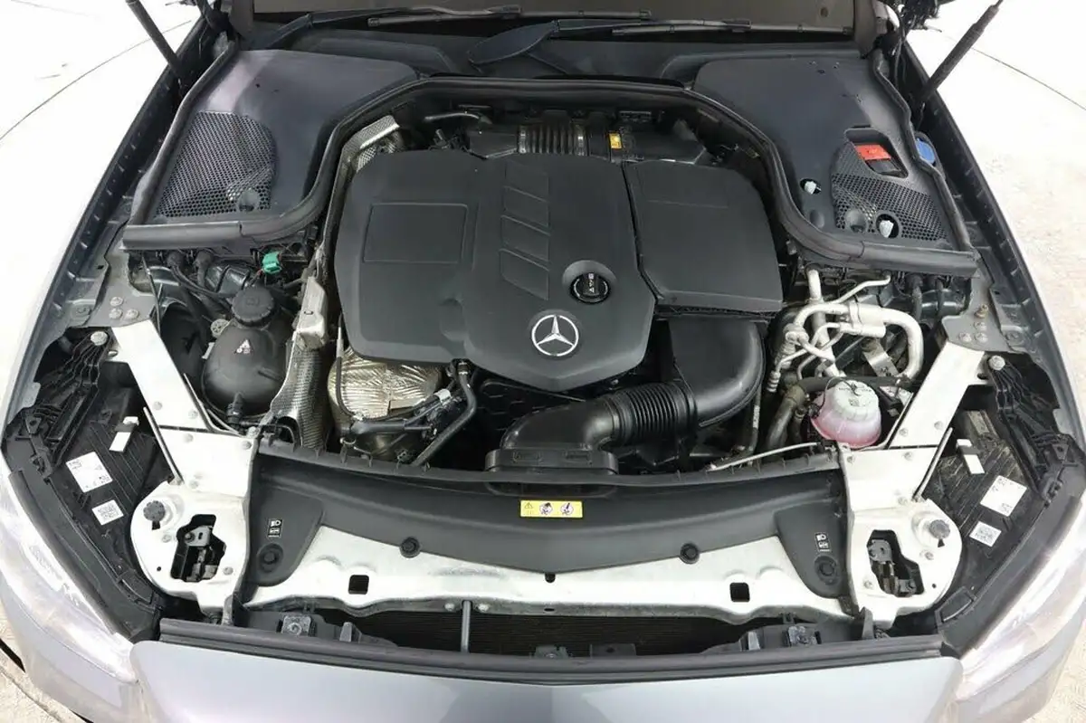 2020-mercedes-benz-e-class-20d-e300de-amg-line-eq-power-saloon-4d-big-24