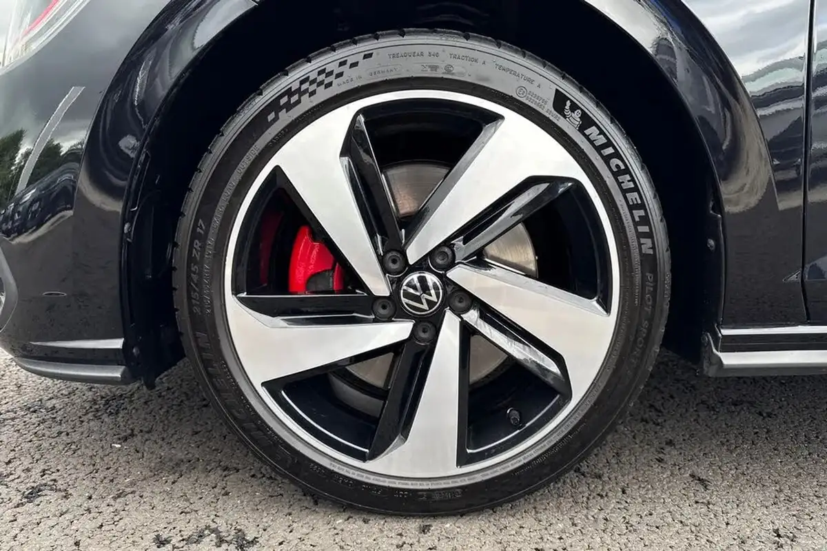 2023-volkswagen-polo-20-tsi-gti-big-12