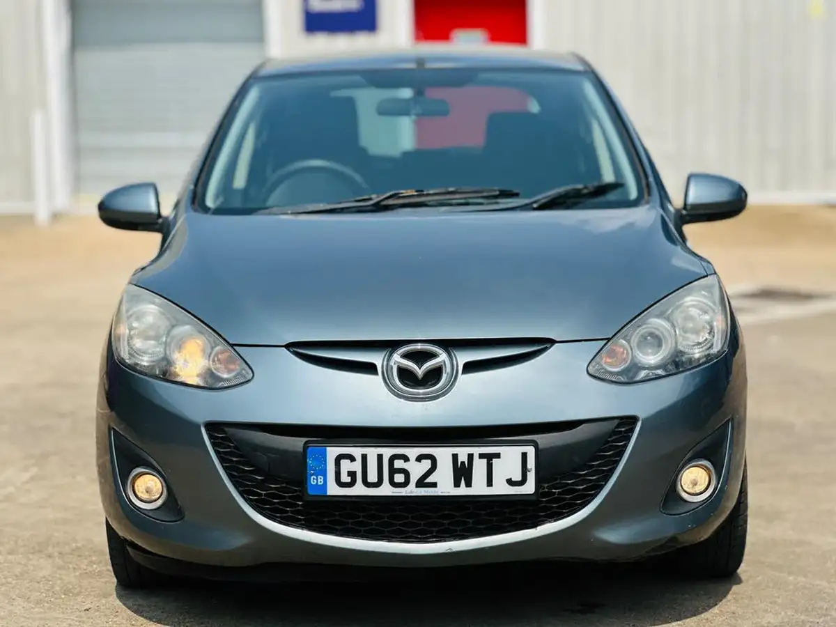 2012-mazda-mazda2-13-venture-big-38
