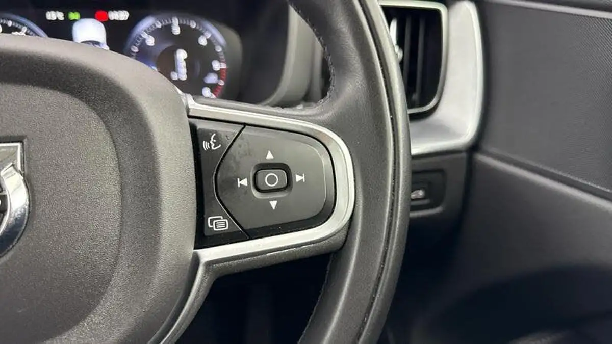 2020-volvo-xc60-20td-d4-momentum-pro-big-22