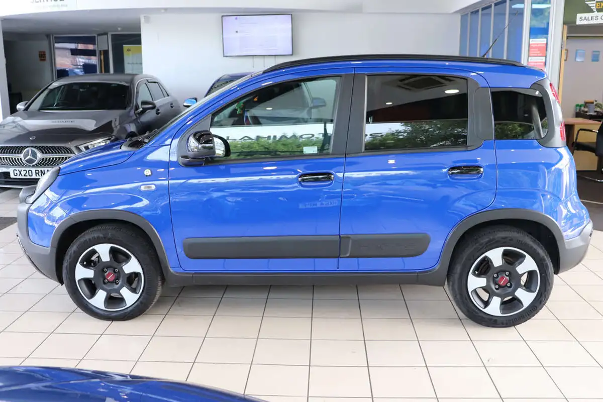 2020-fiat-panda-12-waze-big-4