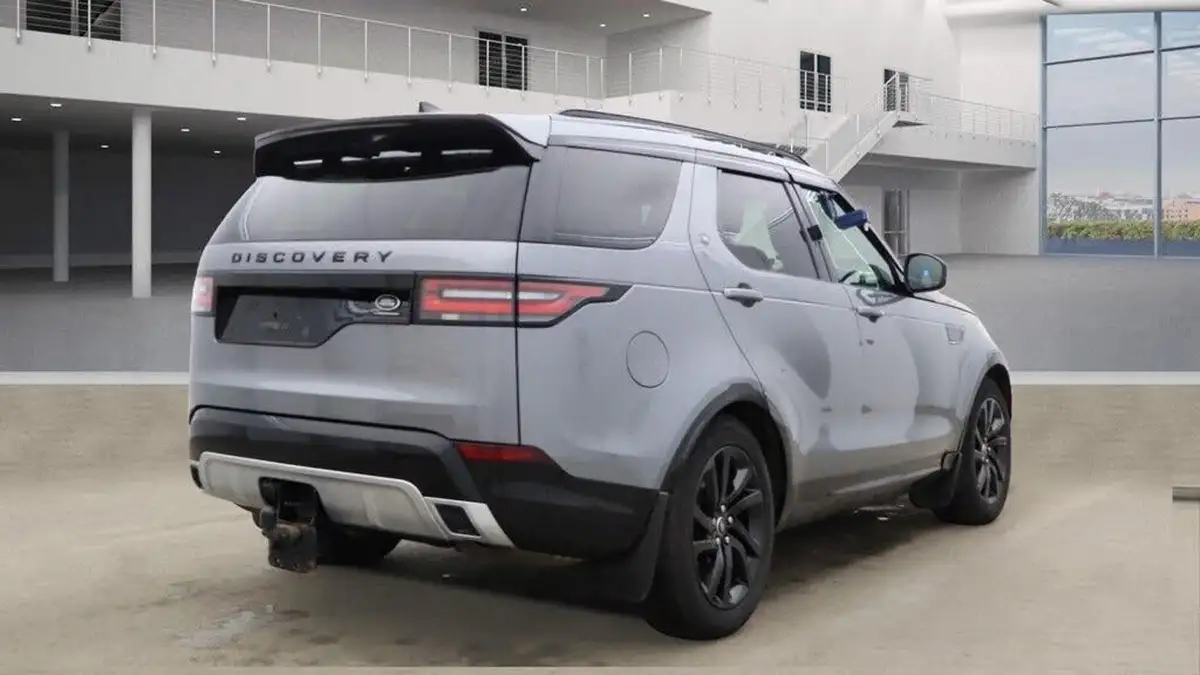2020-land-rover-discovery-30-sd6-landmark-big-5