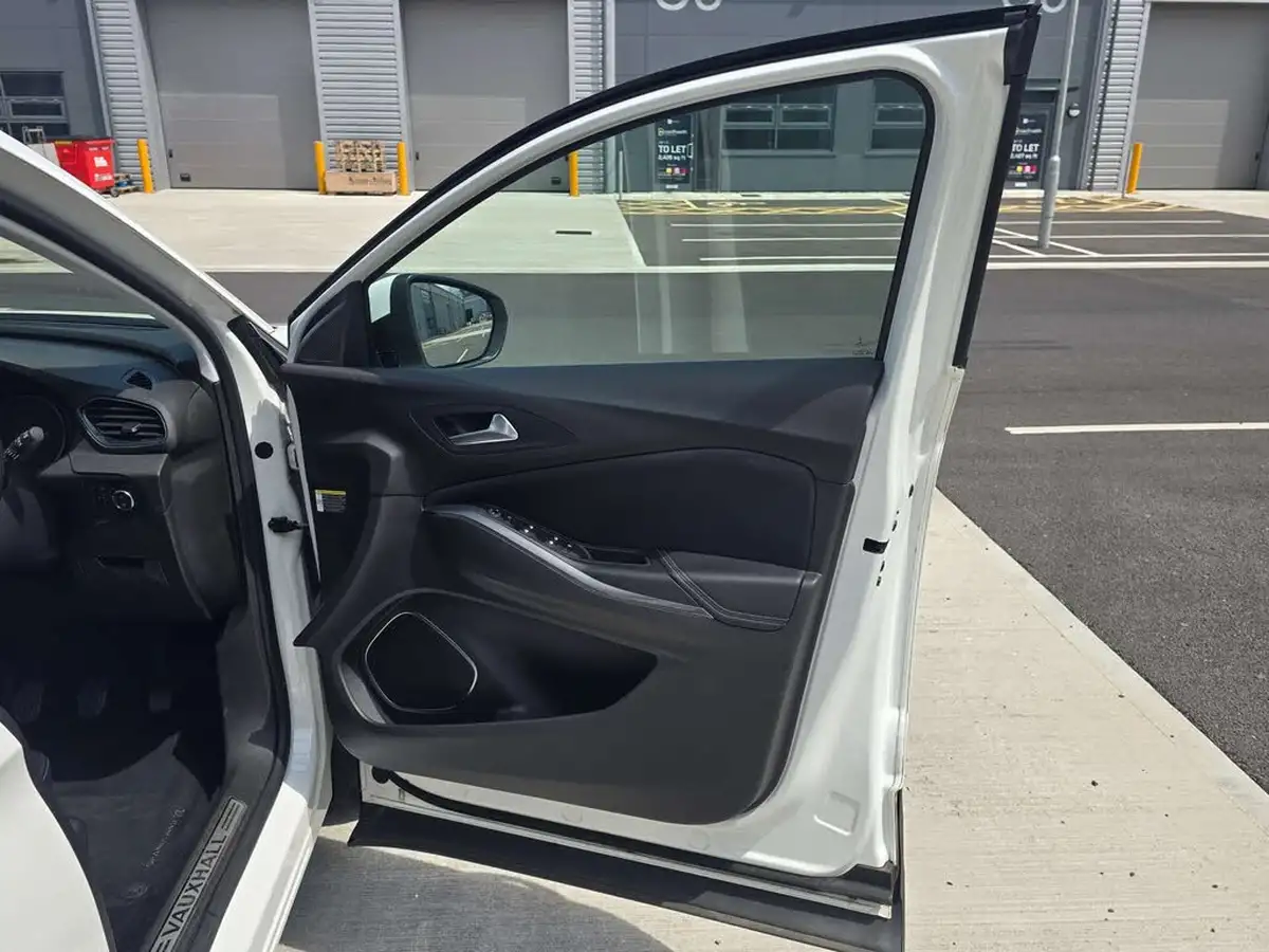 2018-vauxhall-grandland-x-12-sport-nav-130ps-big-11