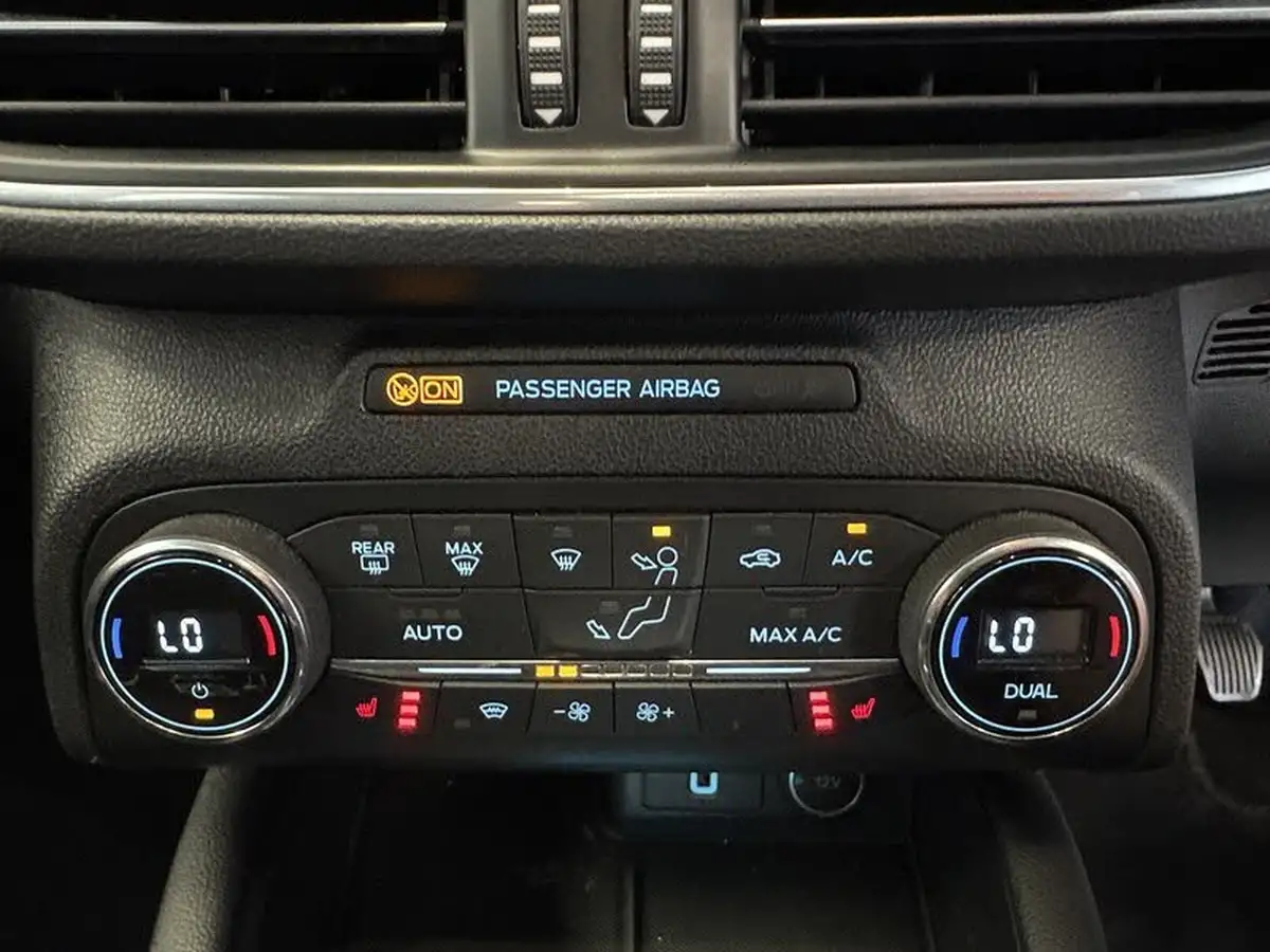 2019-ford-focus-10t-titanium-hatchback-big-20