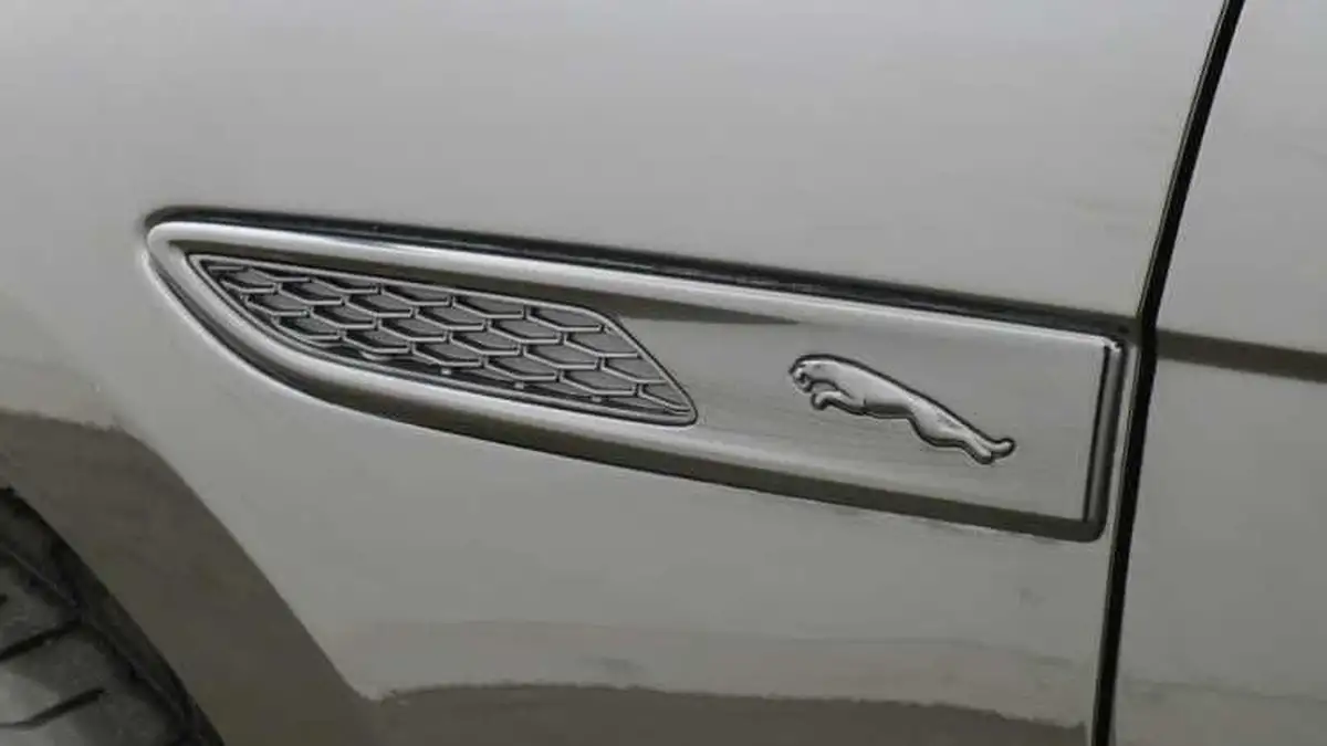 2023-jaguar-f-pace-20-d200-r-dynamic-se-black-big-19