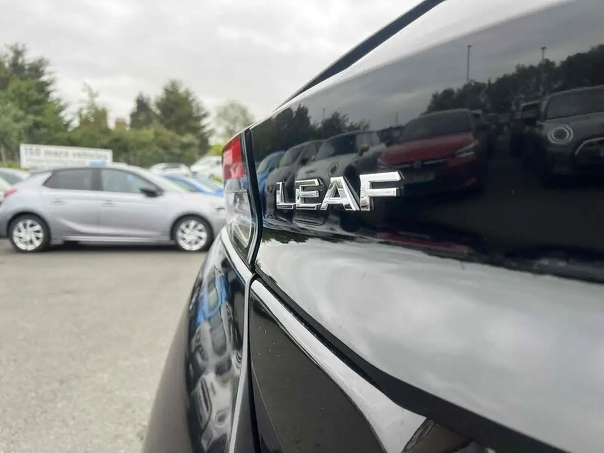 2020-nissan-leaf-e-tekna-big-27